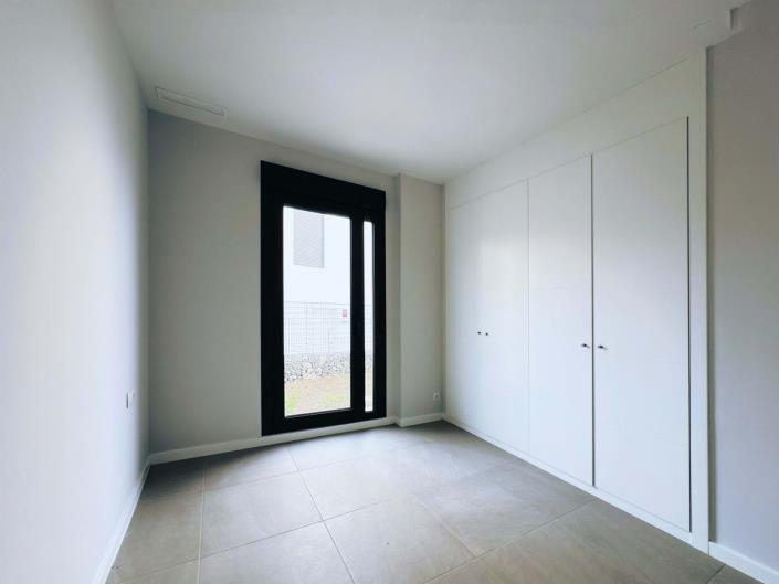 Image No.26-4 Bed Semi-Detached for sale