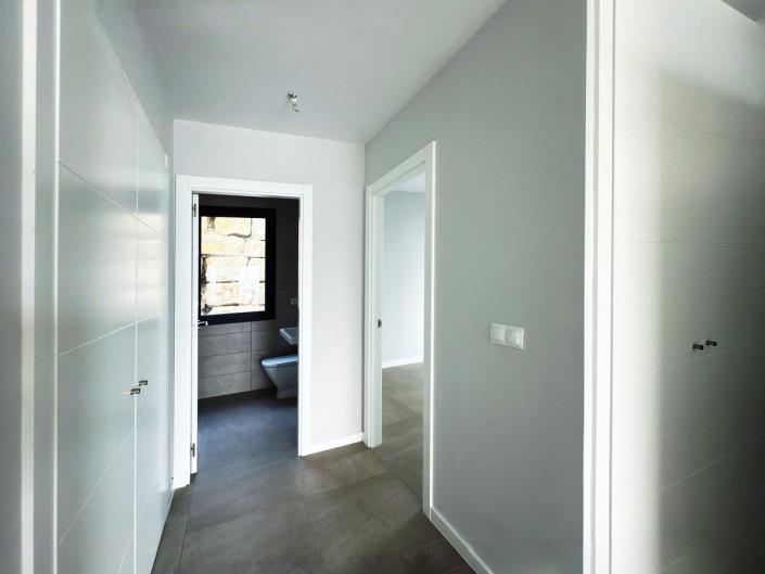 Image No.27-4 Bed Semi-Detached for sale