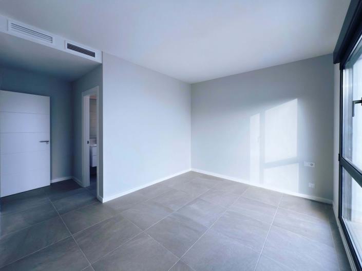 Image No.34-4 Bed Semi-Detached for sale