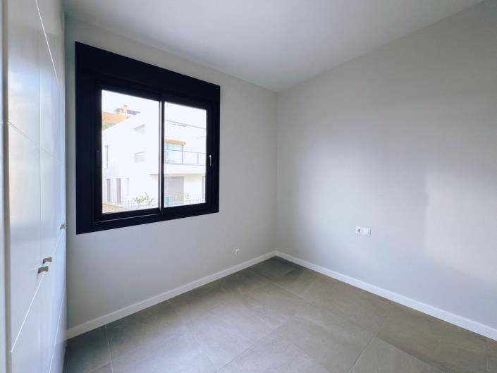 Image No.38-4 Bed Semi-Detached for sale