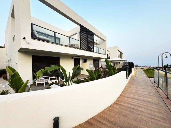 Image No.16-4 Bed Semi-Detached for sale