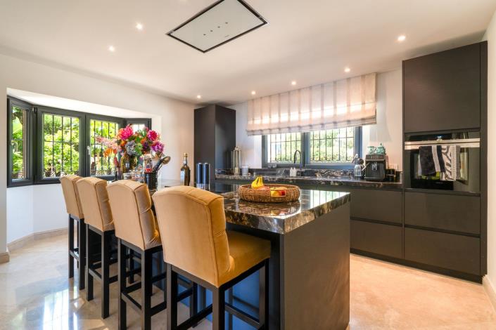 Image No.10-5 Bed Villa for sale