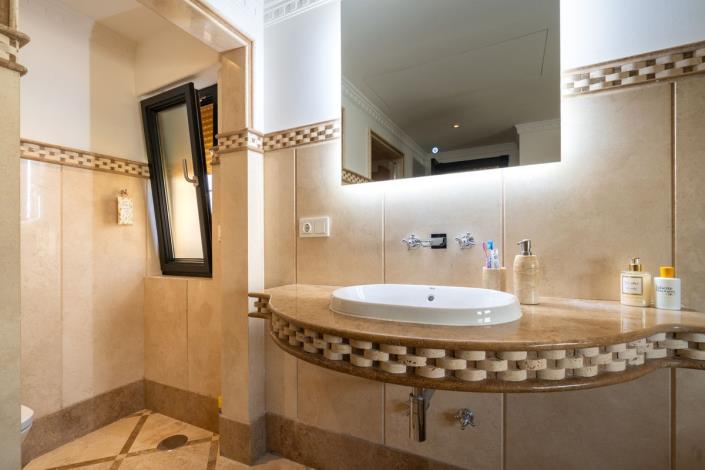 Image No.17-5 Bed Villa for sale