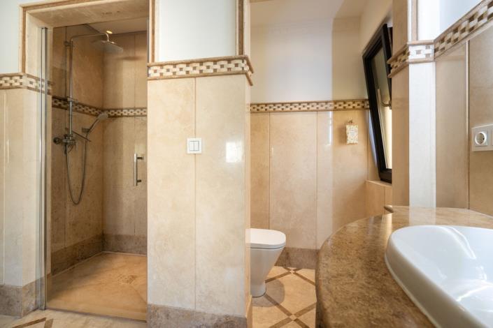 Image No.18-5 Bed Villa for sale