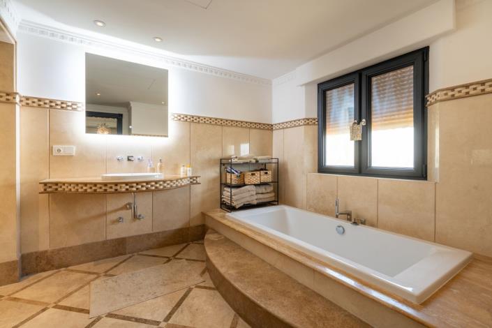 Image No.19-5 Bed Villa for sale