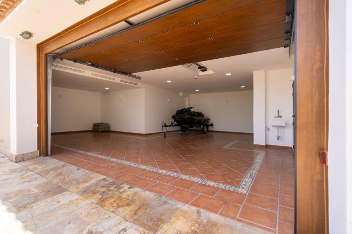 Image No.34-5 Bed Villa for sale