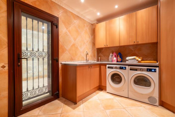 Image No.36-5 Bed Villa for sale