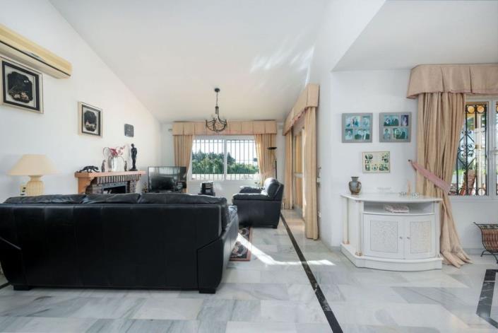 Image No.10-3 Bed Villa for sale