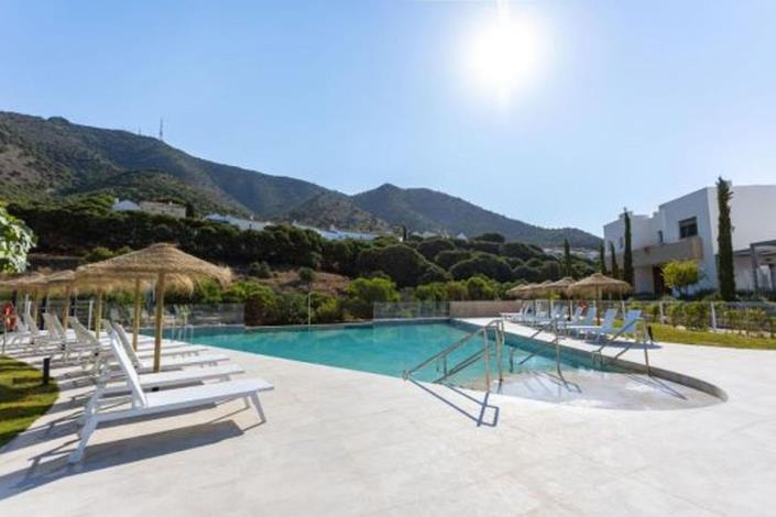 Image No.18-3 Bed Townhouse for sale