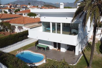 4-498bdfab4a7fcf25df40c2176acd63a0