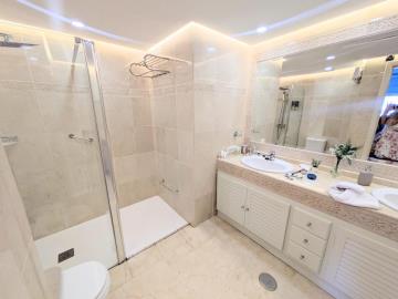 12-53013098fcab6c38b1379cd33298e050