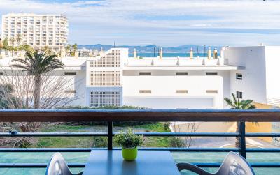 10-bb915d1cb19341576dcdc994b81ab9c5