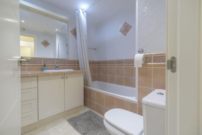 Image No.20-2 Bed Apartment for sale