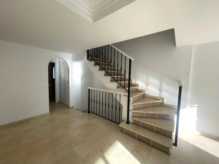 Image No.4-3 Bed Townhouse for sale