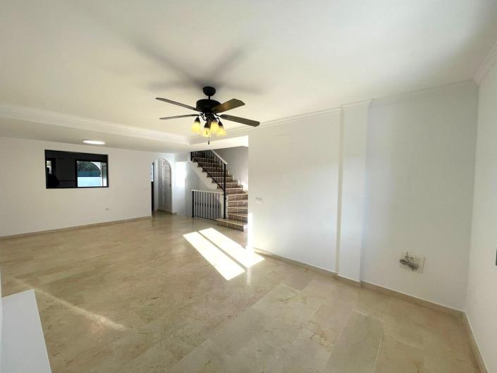 Image No.6-3 Bed Townhouse for sale