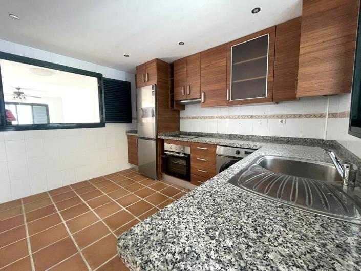 Image No.12-3 Bed Townhouse for sale