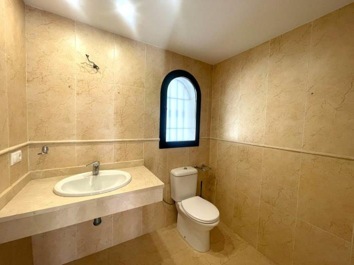 Image No.17-3 Bed Townhouse for sale