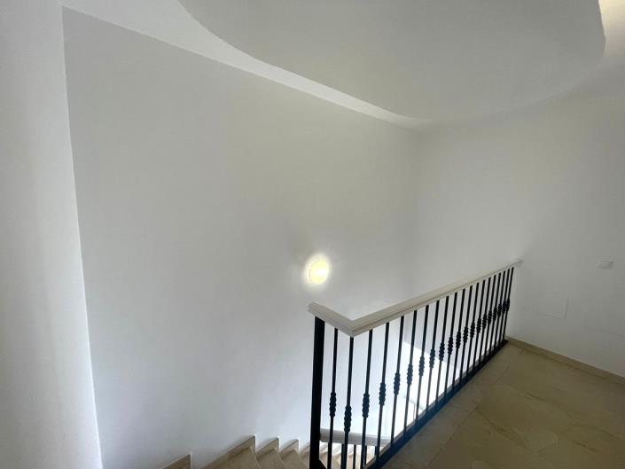 Image No.27-3 Bed Townhouse for sale