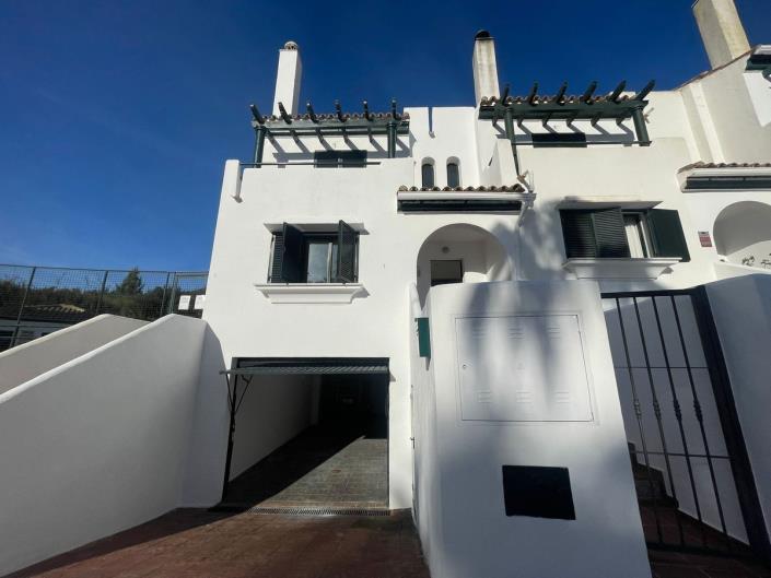 Image No.51-3 Bed Townhouse for sale