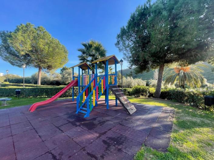 Image No.54-3 Bed Townhouse for sale