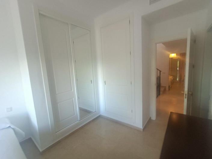 Image No.12-3 Bed Townhouse for sale