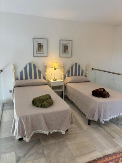 Image No.15-3 Bed Apartment for sale