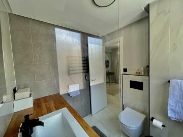 10-bb915d1cb19341576dcdc994b81ab9c5