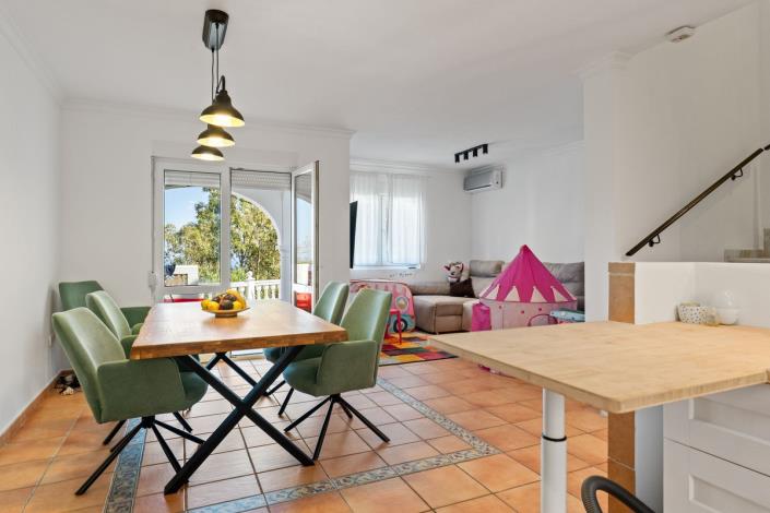 Image No.11-3 Bed Townhouse for sale