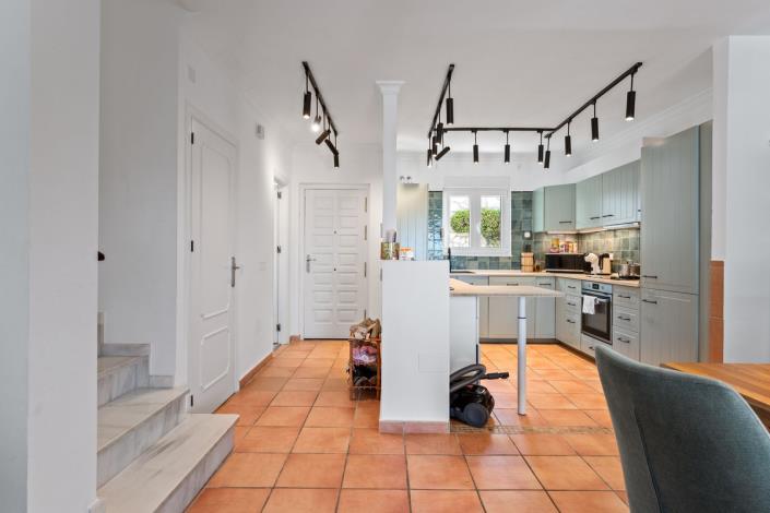 Image No.12-3 Bed Townhouse for sale