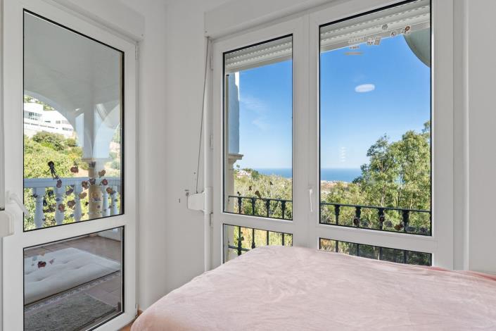 Image No.18-3 Bed Townhouse for sale