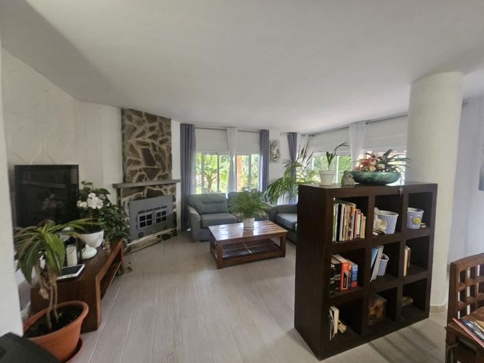 Image No.17-4 Bed Apartment for sale