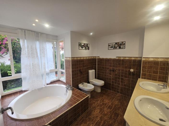 Image No.23-4 Bed Apartment for sale