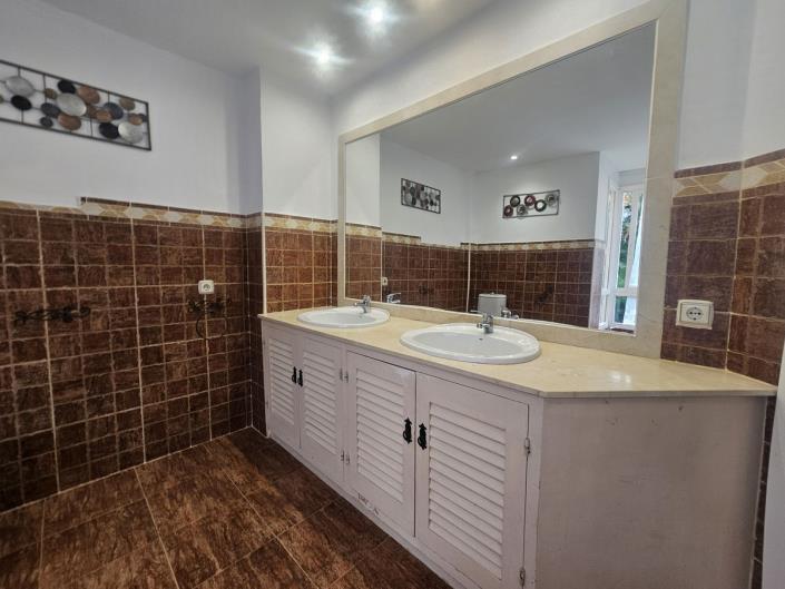 Image No.24-4 Bed Apartment for sale