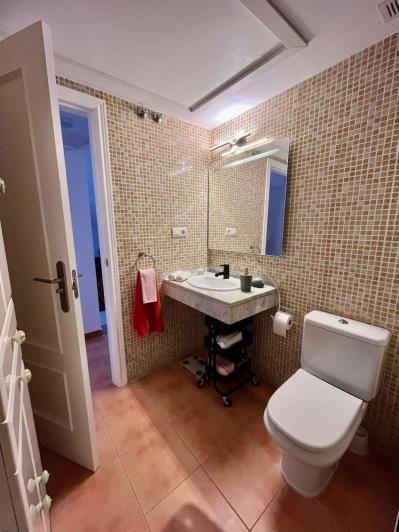 Image No.40-3 Bed Semi-Detached for sale