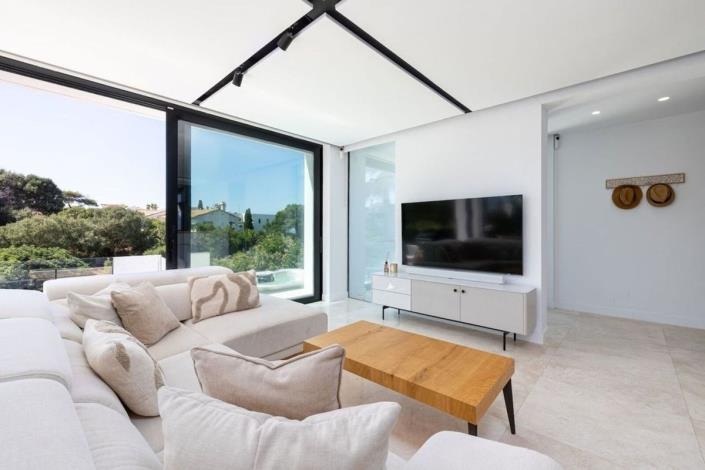 Image No.10-3 Bed Villa for sale