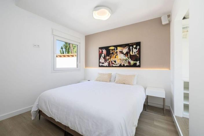 Image No.18-3 Bed Villa for sale