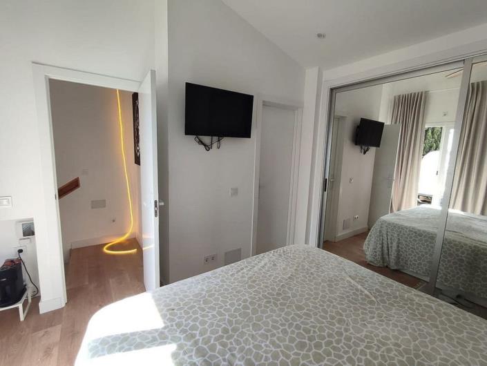 Image No.13-2 Bed Semi-Detached for sale