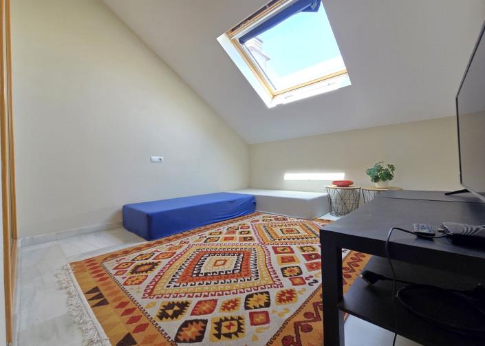 Image No.14-4 Bed Townhouse for sale