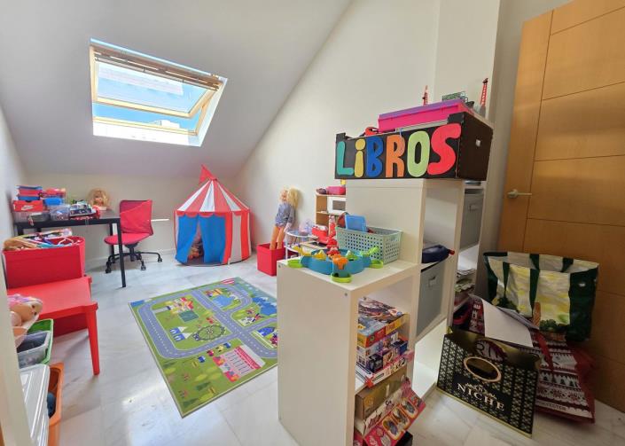 Image No.15-4 Bed Townhouse for sale