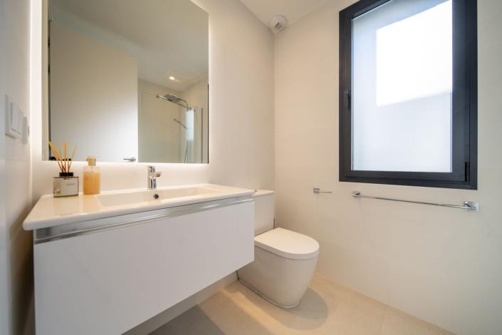 Image No.16-4 Bed Semi-Detached for sale