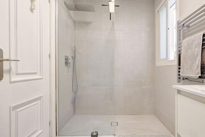 Image No.39-4 Bed Villa / Detached for sale