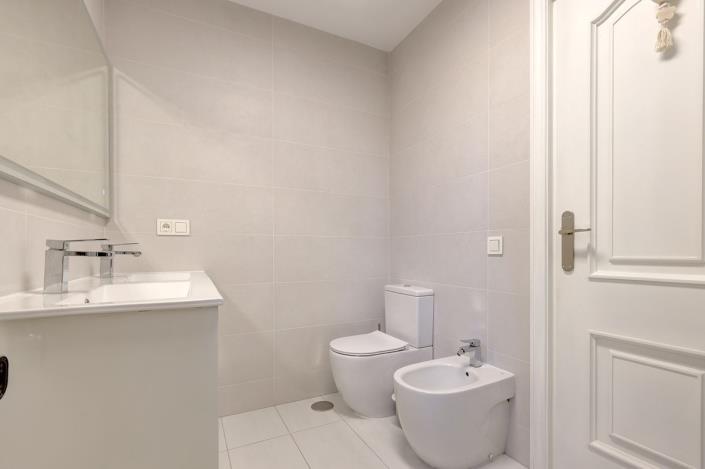 Image No.40-4 Bed Villa / Detached for sale