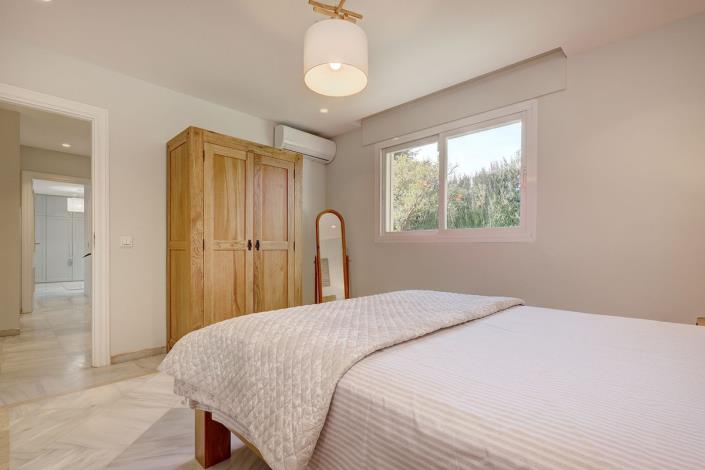 Image No.47-4 Bed Villa / Detached for sale