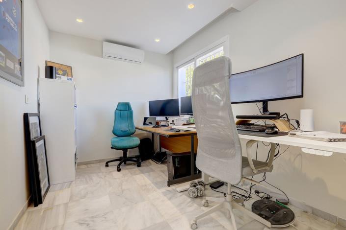 Image No.53-4 Bed Villa / Detached for sale