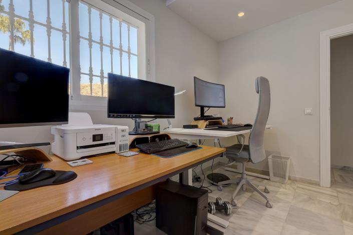 Image No.54-4 Bed Villa / Detached for sale