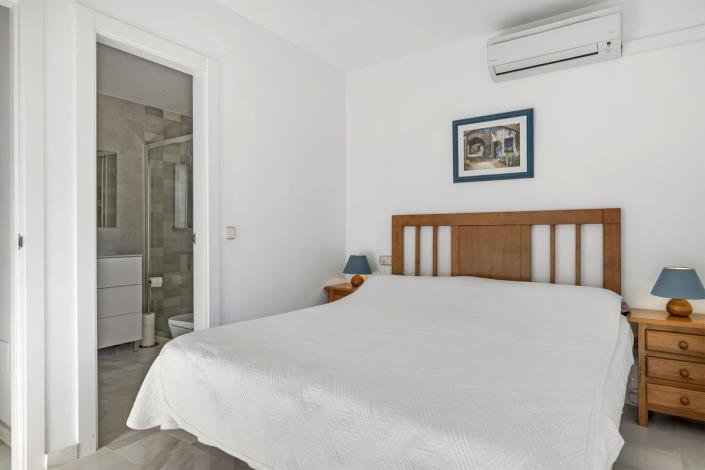 Image No.24-2 Bed Apartment for sale