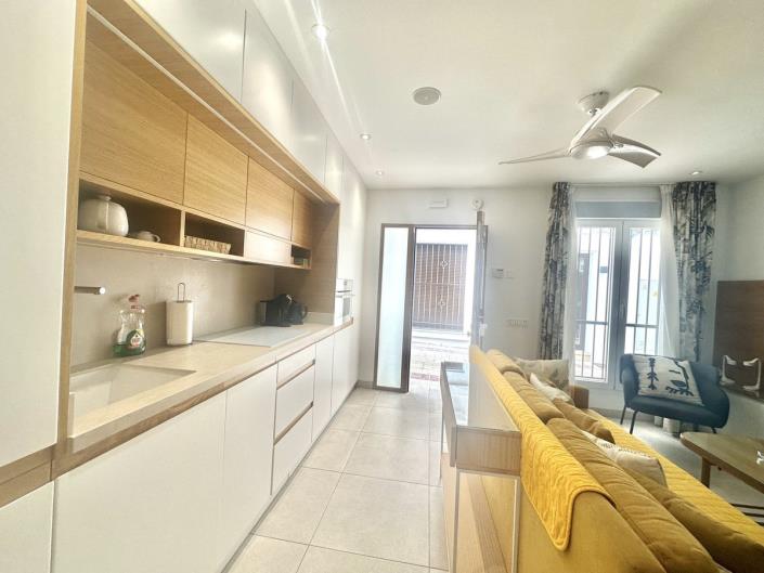 Image No.6-2 Bed Townhouse for sale