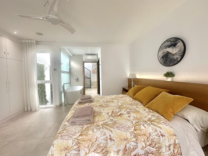 Image No.15-2 Bed Townhouse for sale