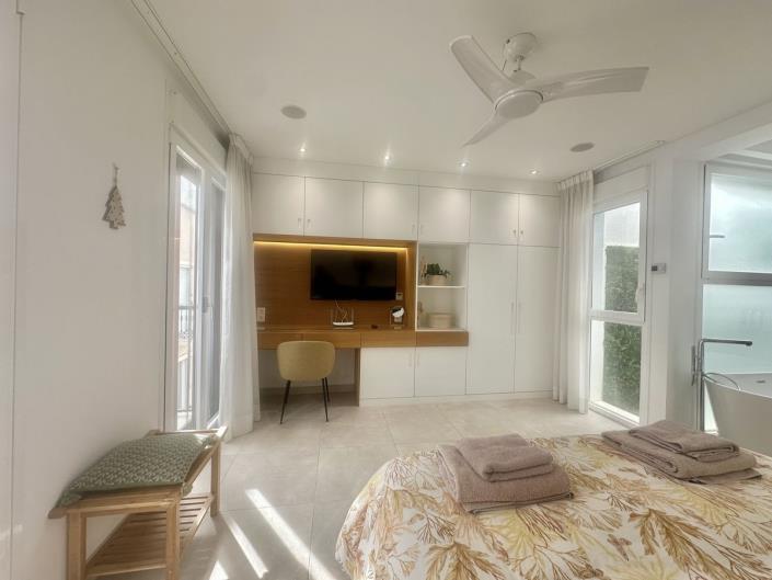 Image No.18-2 Bed Townhouse for sale