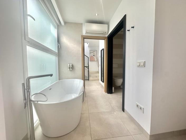 Image No.22-2 Bed Townhouse for sale